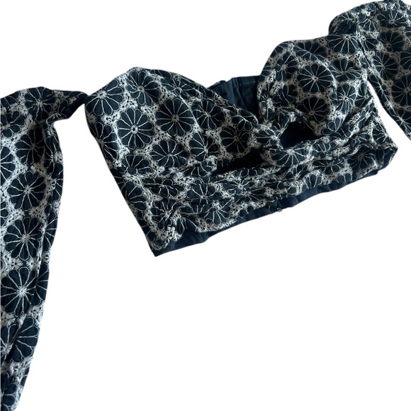 Bardot Broderie Off-Shoulder Top – Size Medium – Sexy & Stylish! - Picture 3 of 11